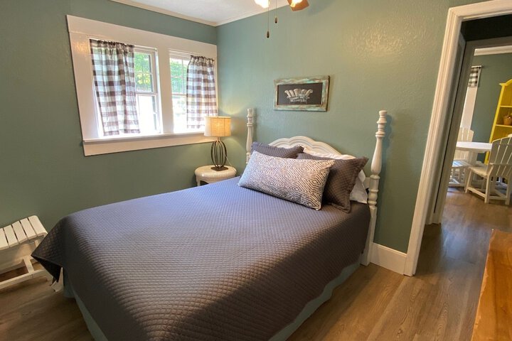Room 11 of 25