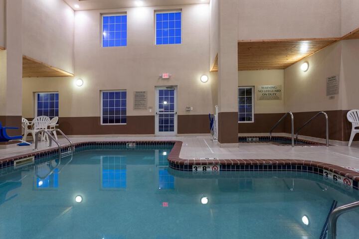 GrandStay Hotel & Suites
