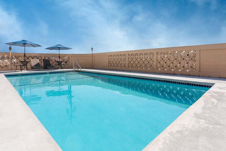 Pool 4 of 40
