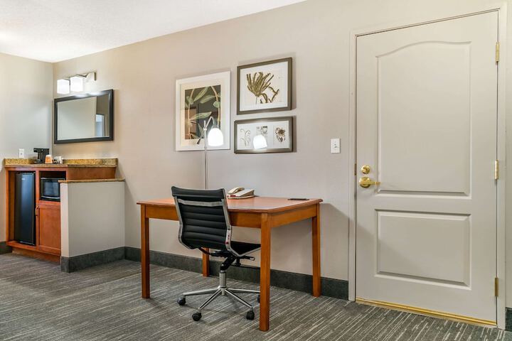Country Inn & Suites by Radisson Rossford - Toledo South