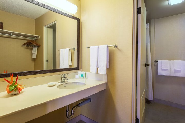 Hilo Hawaiian Hotel Trademark Collection by Wyndham