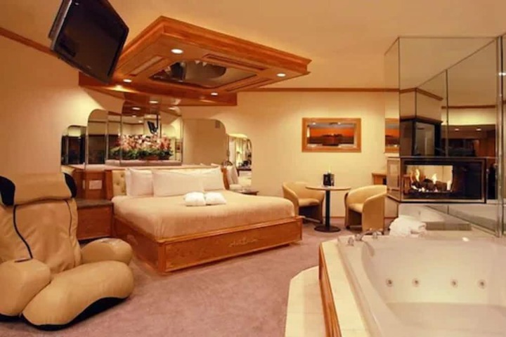 Room 15 of 63