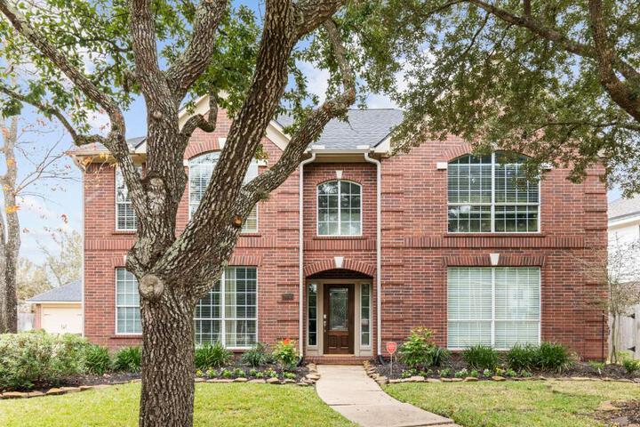 Upscale 4BR Cypress Home w Pool Hot Tub, Theater, Sleeps 20