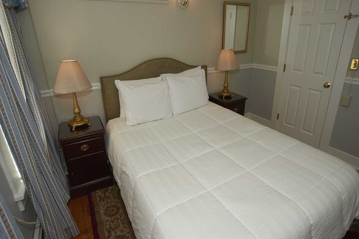 Room 104 of 183