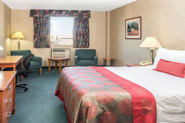 Room 17 of 37