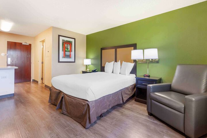 Room 19 of 28
