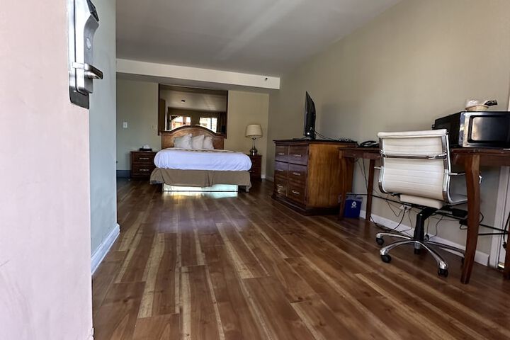 Room 20 of 28