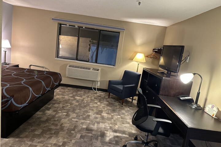 Room 12 of 14