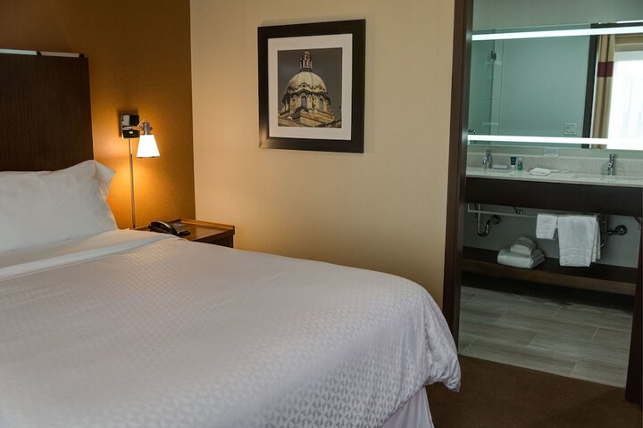 Room 35 of 79