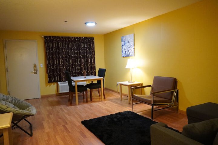 Timberland Inn & Suites