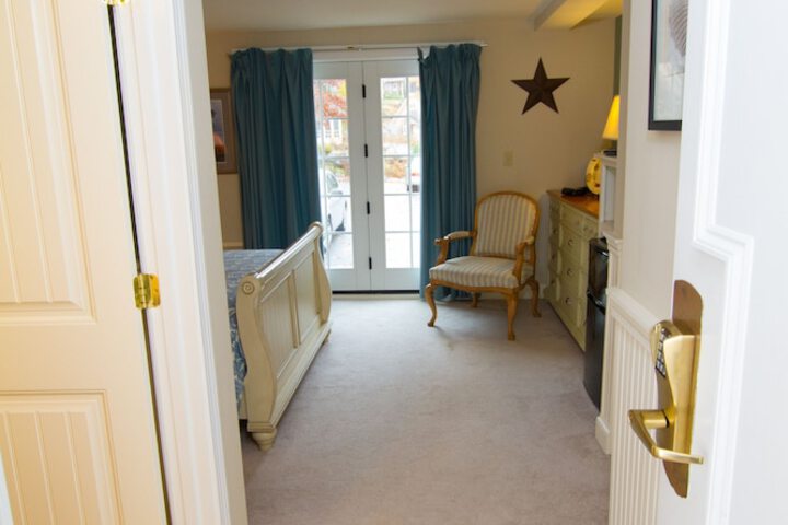 Room 295 of 373
