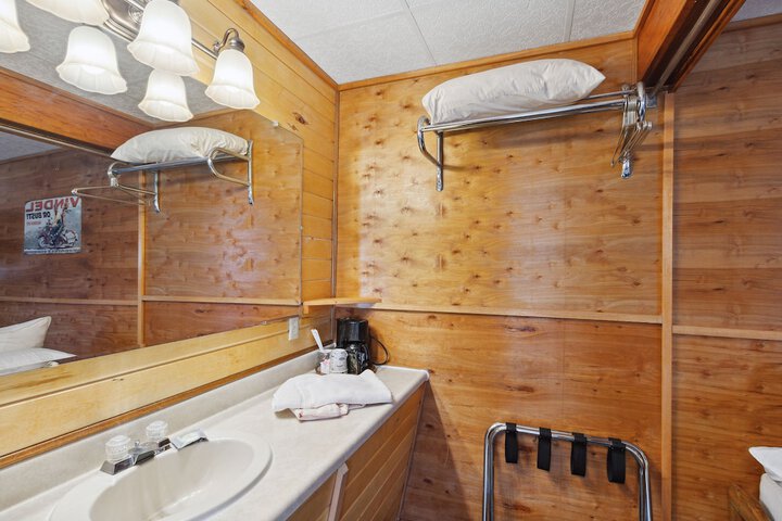 Room 5 of 25