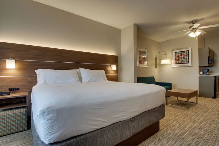 Holiday Inn Express Hotel & Suites Vernon College Area by IHG