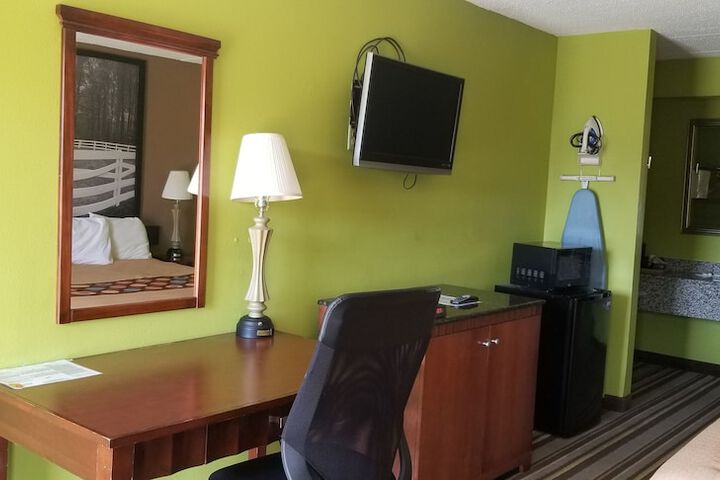 Room 6 of 20