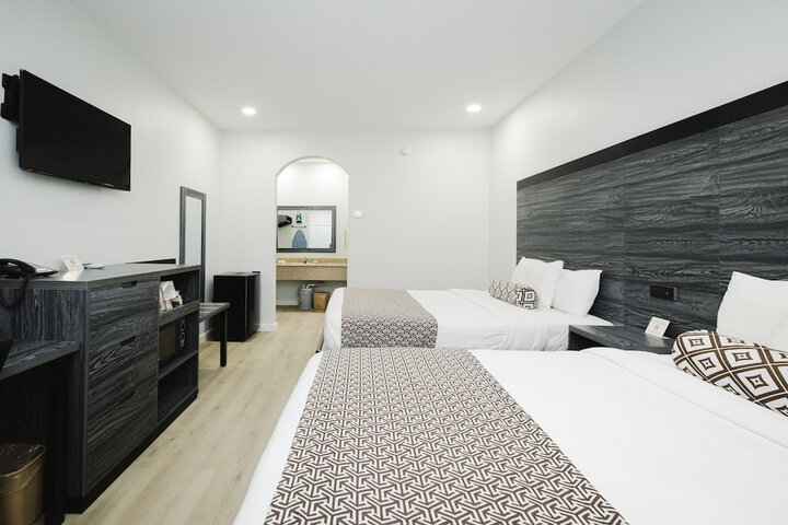 Sapphire Inn and Suites