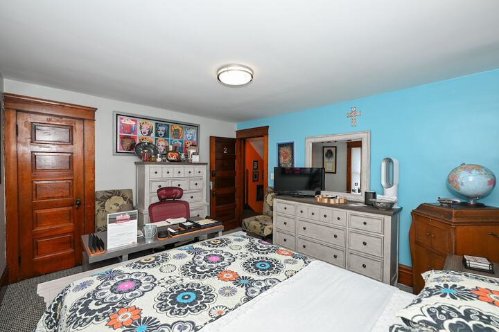 Room 180 of 276