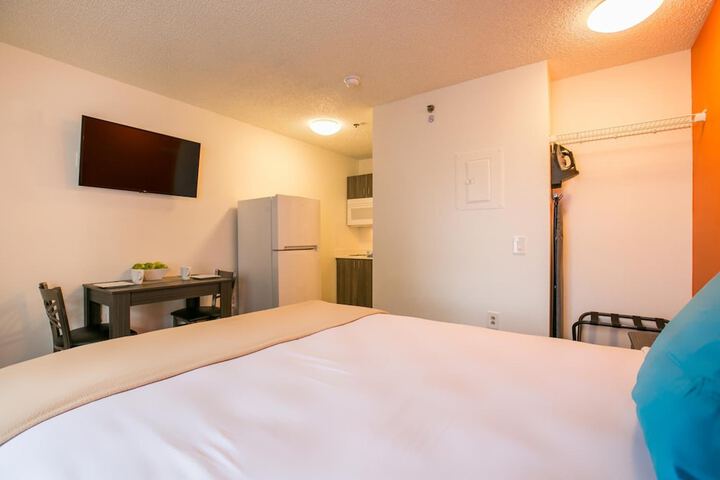 Room 10 of 16