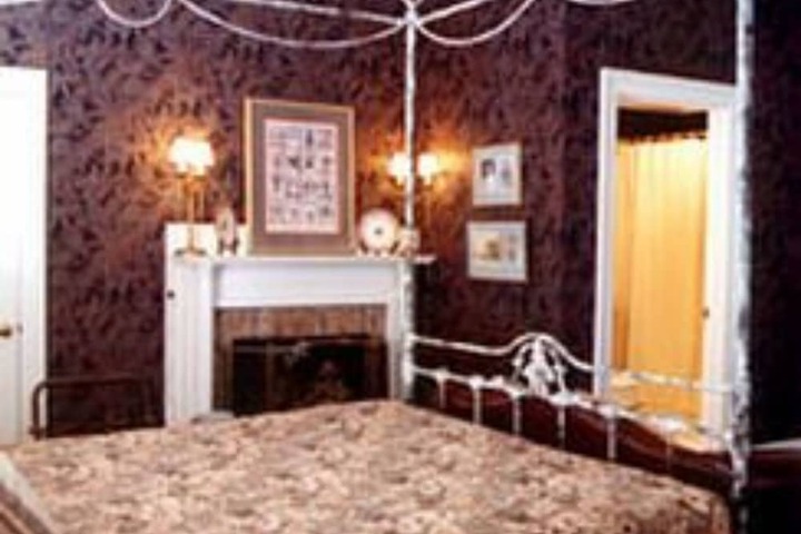 1842 Inn