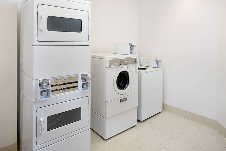 Courtyard by Marriott Manchester - Boston Regional Airport