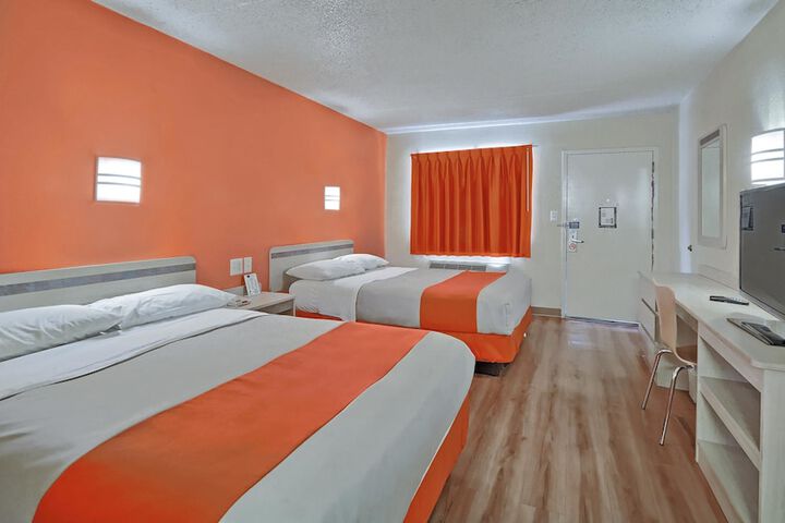 Room 8 of 17