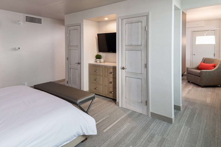 The Rushmore Hotel & Suites BW Premier Collection