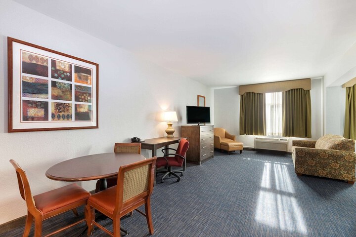 Room 18 of 28