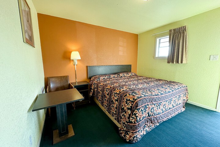 Room 6 of 23