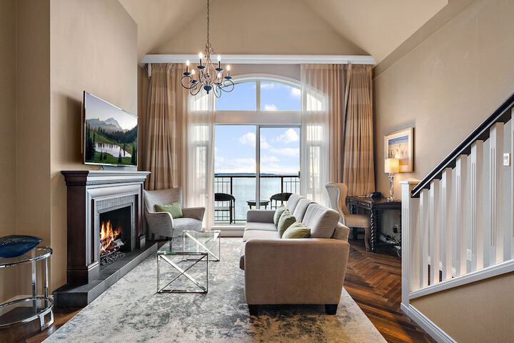 Oak Bay Beach Hotel