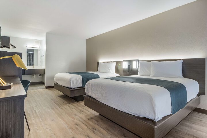 Room 21 of 33