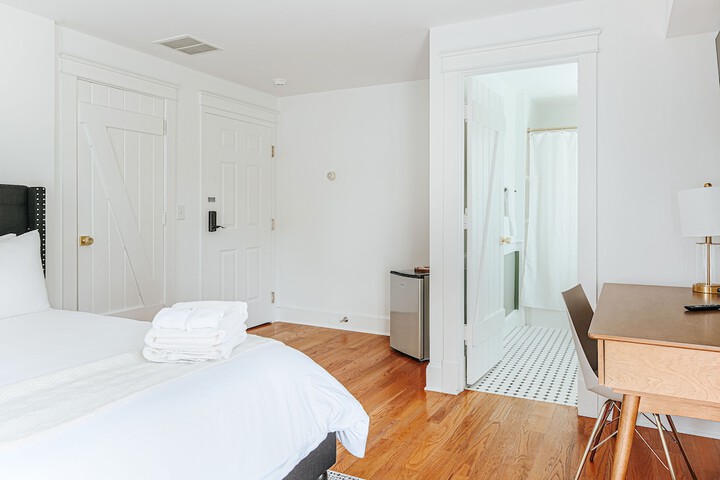 Room 44 of 82