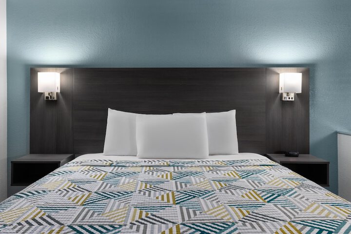 Red Lion Inn & Suites Lemoore