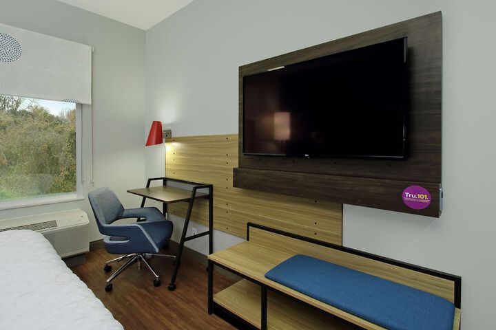 Room 27 of 38