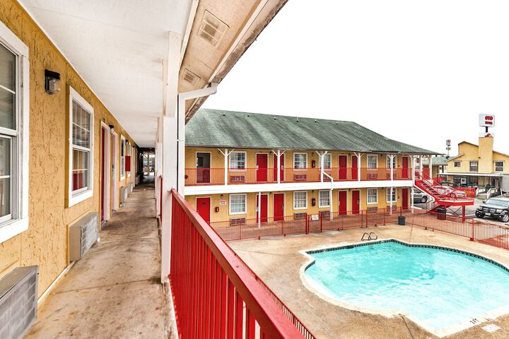 Pool 7 of 33
