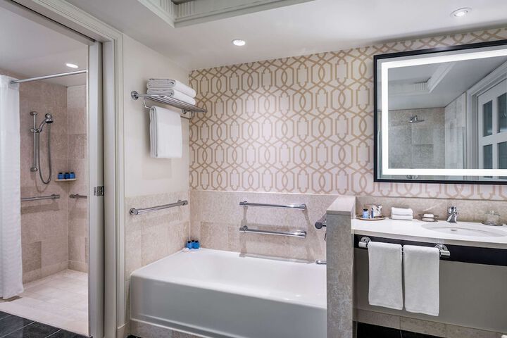 Room 25 of 118