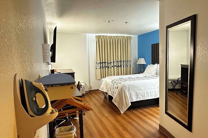 Room 4 of 20