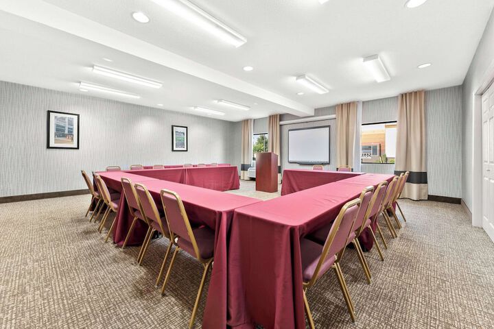 Comfort Suites near Robins Air Force Base