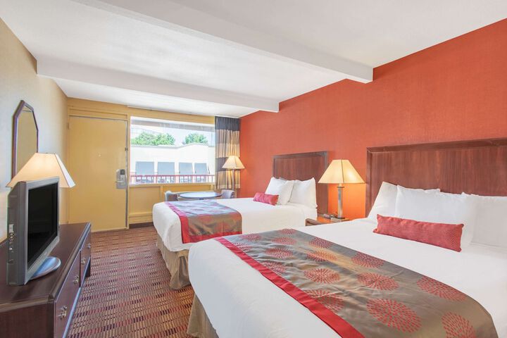 Room 8 of 18