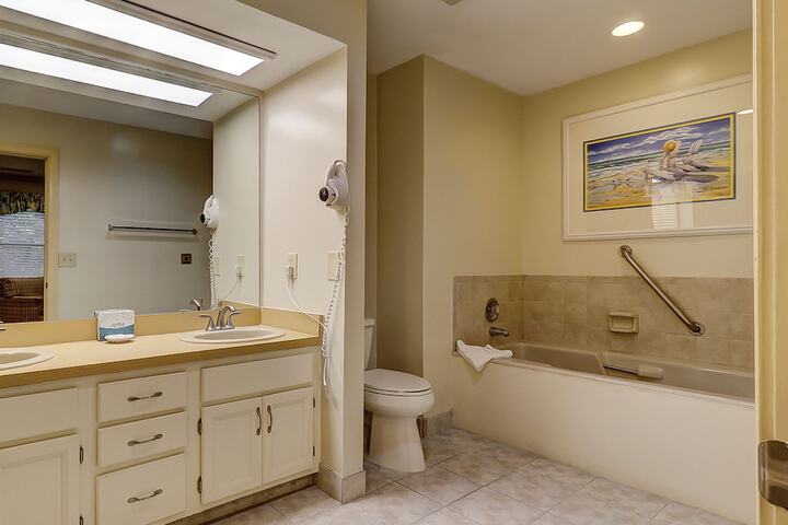 Room 42 of 121
