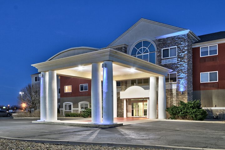 Holiday Express & Suites Portales by IHG
