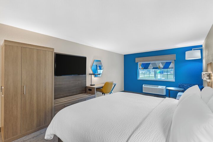 Holiday Inn Express Hotel & Suites Charlotte by IHG