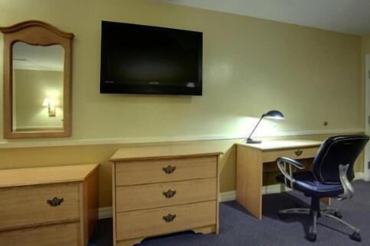 Room 18 of 28