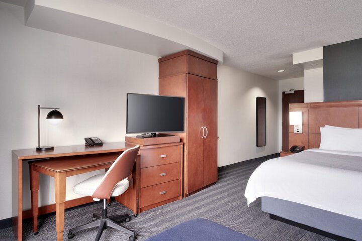 Room 17 of 40