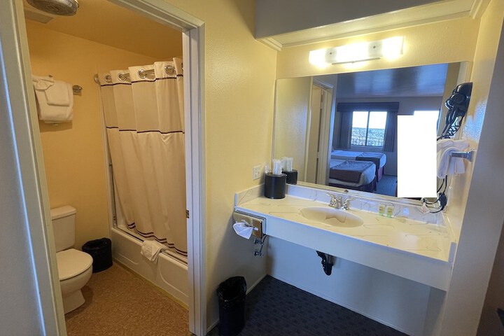 Room 54 of 96