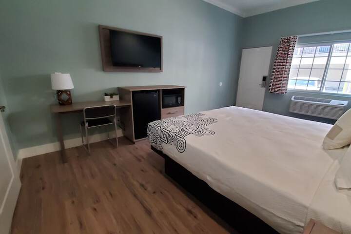 Room 10 of 11