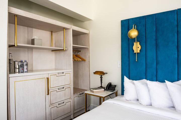 Room 33 of 72