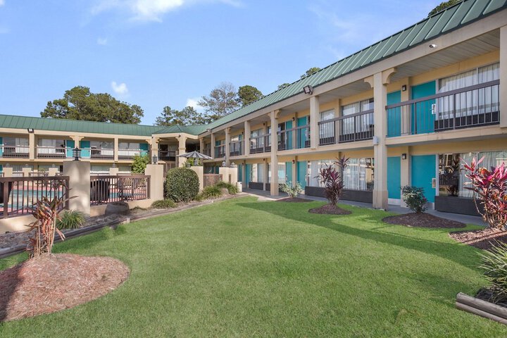 Hotel 17 of 110