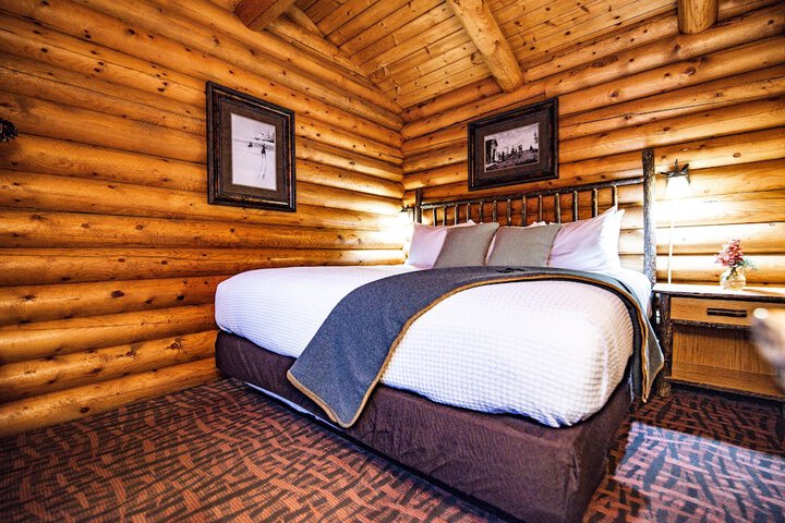 Elk Country Inn
