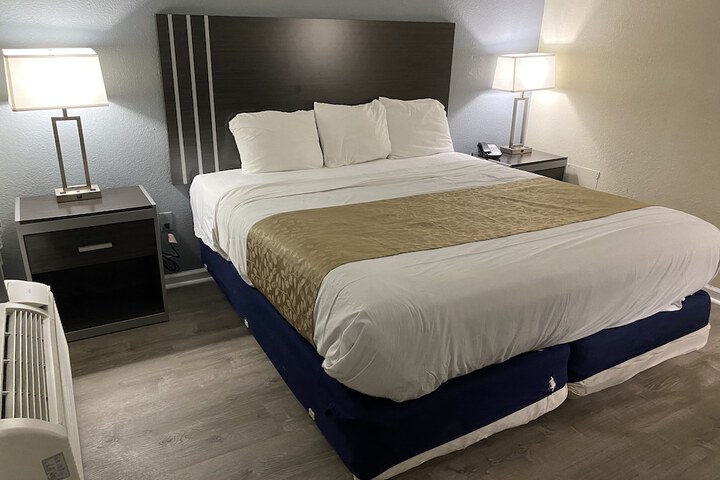 Room 65 of 77