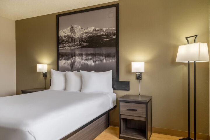 Super 8 by Wyndham Clinton