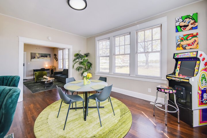 Waterfront Portsmouth Apt: 1 / 2 Mi to Dtwn & Ferry